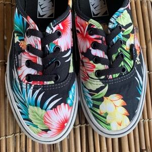 Ladies Hawaiian Tropical canvas Vans in 

Size 7.5